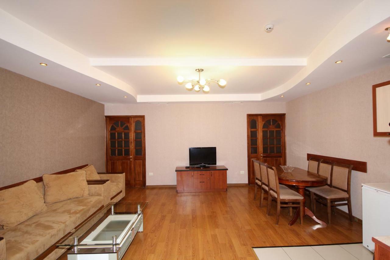Apartments Emili Ereván Exterior foto